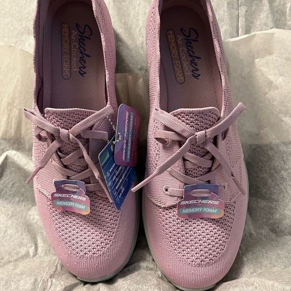 Ladies Skechers with memory foam - Picture 7 of 7